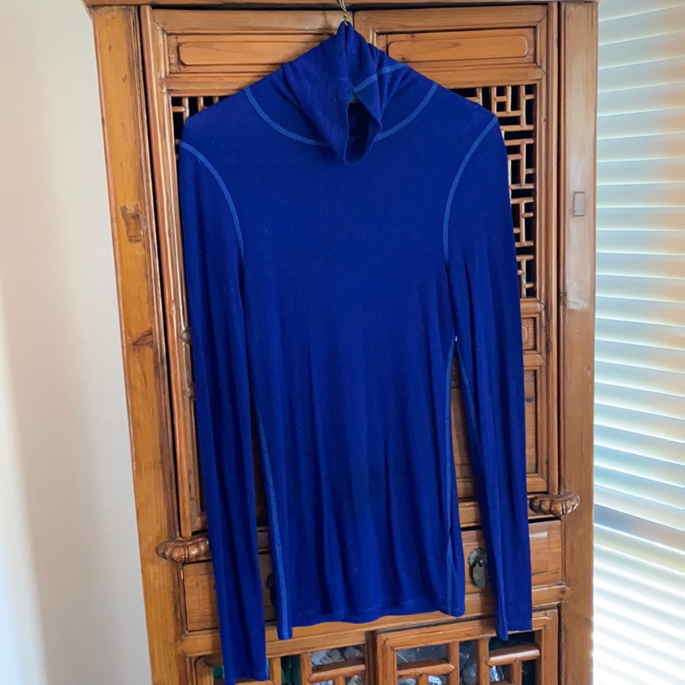 Three Dots blue ribbed turtleneck